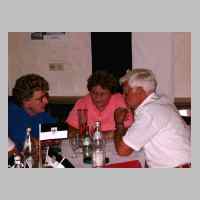 59-09-1141 5. Kirchspieltreffen 2003. Irmgard Kramer, Anneliese und Erich Purfuerst.JPG